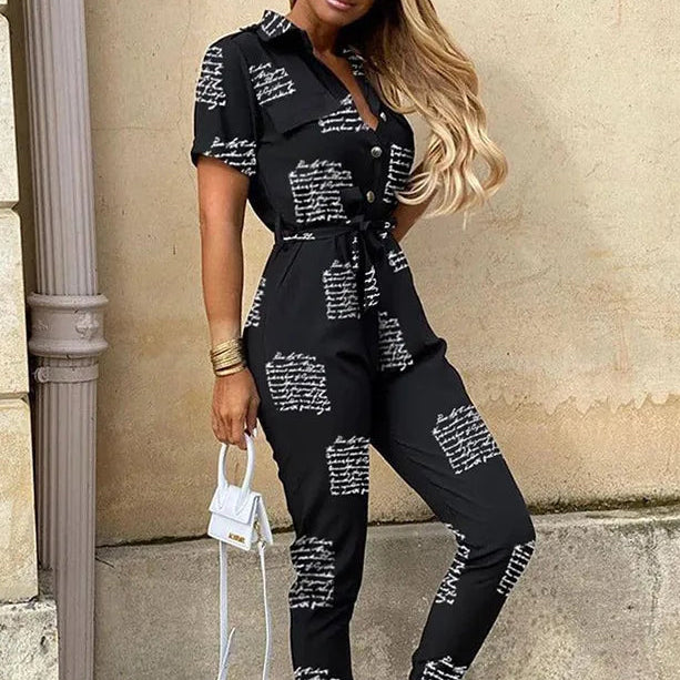 Ella™️ | Monokrom Jumpsuit med Belte og Elegant Print