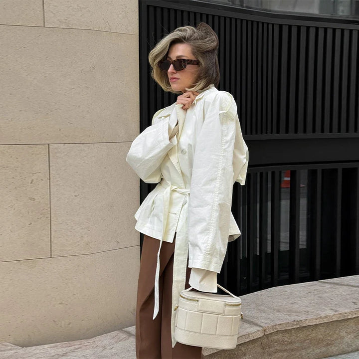 Camila™️ | Kort Trenchjakke i Moderne Stil