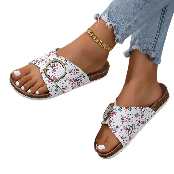 Nora™️ | Elegante Flate Sandaler med Rund Tå og Metallspenne